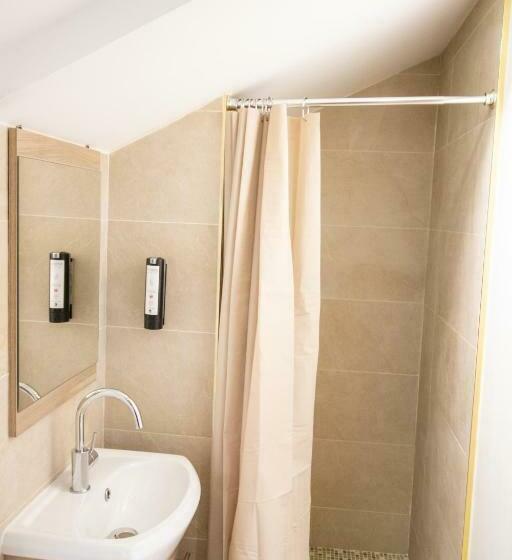 ベーシックルーム, Les Rebelles