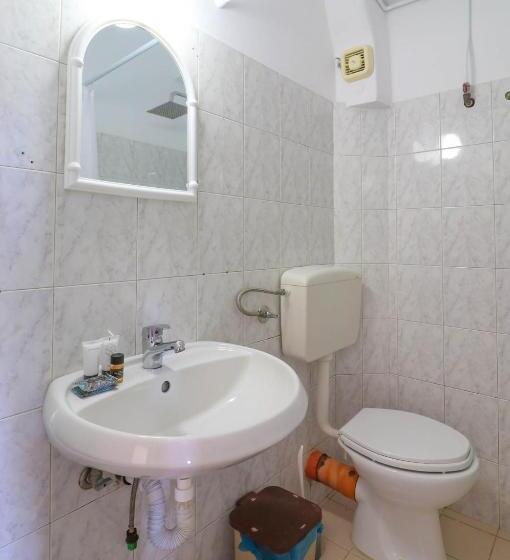اتاق اکونومی, Neranxi Apartament