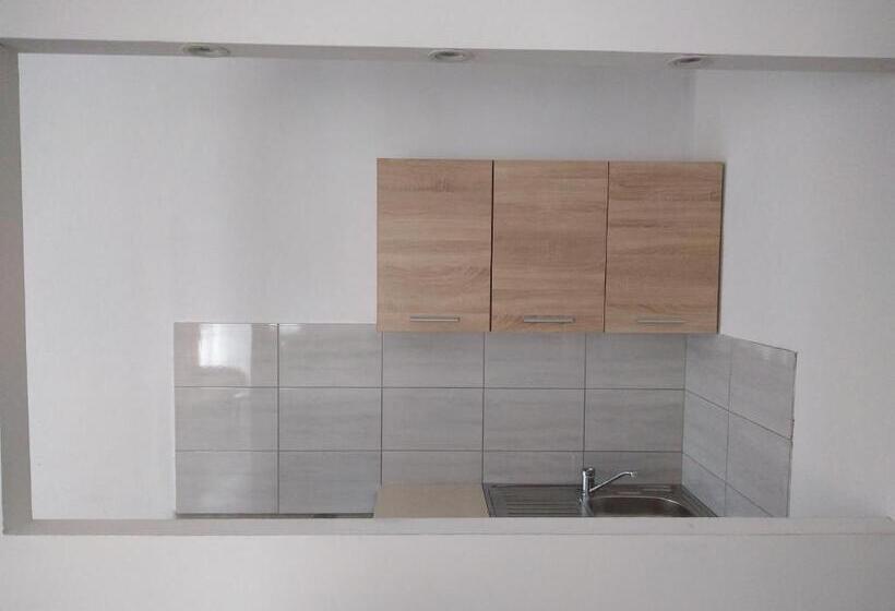 سوییت خانوادگی, Vila Centar Mb