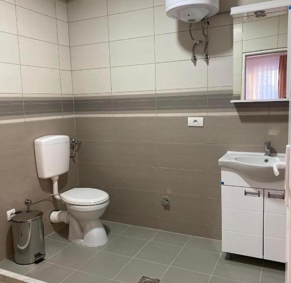 سوییت خانوادگی, Vila Centar Mb