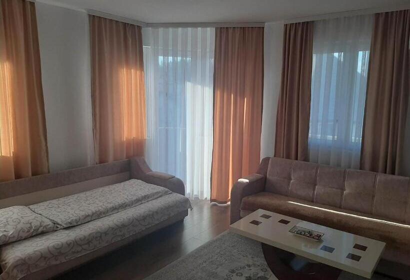 سوییت خانوادگی, Vila Centar Mb