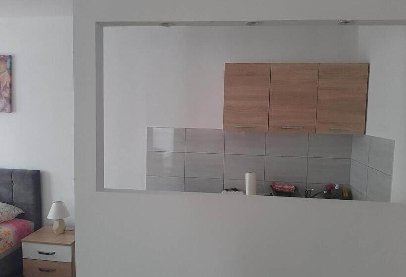 سوییت خانوادگی, Vila Centar Mb