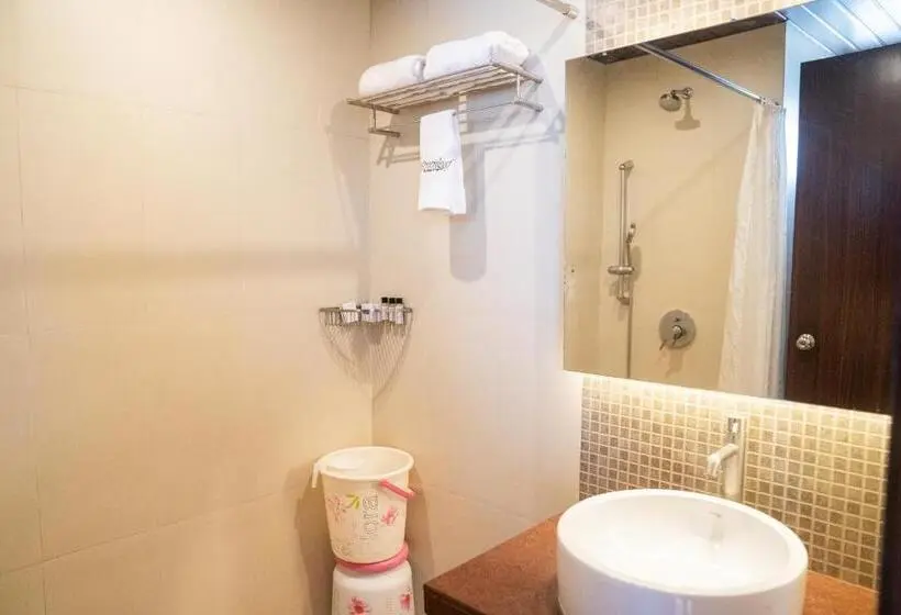 バルコニー付きデラックスルーム, Greenleaf The Resort & Spa, Ganpatipule