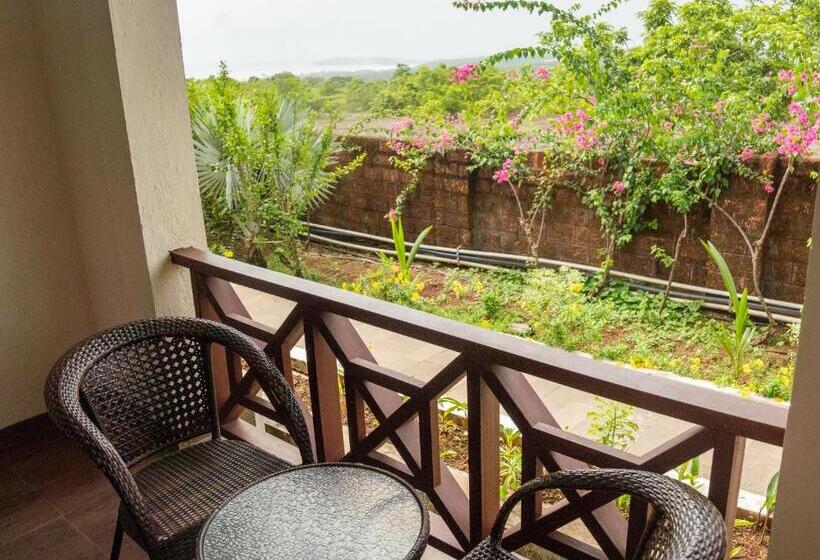 Номер Стандарт с Балконом, Greenleaf The Resort & Spa, Ganpatipule