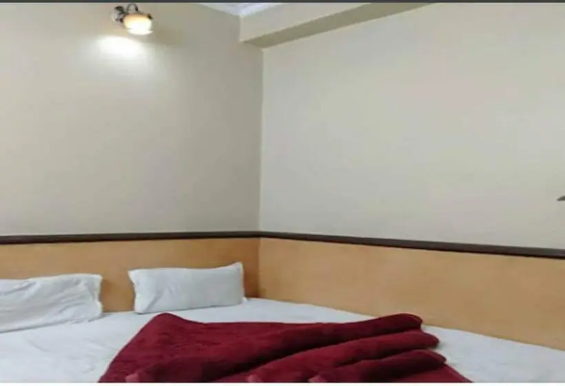 اتاق کلاسیک سه تخته, Pop Hotel K Kalpana Railway Station