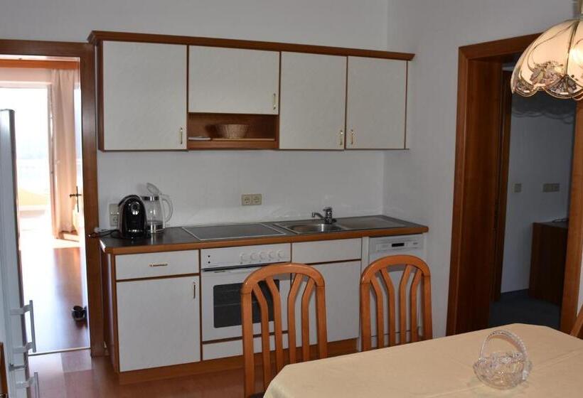 1 Bedroom Apartment Lake View, Aparthotel Claudia