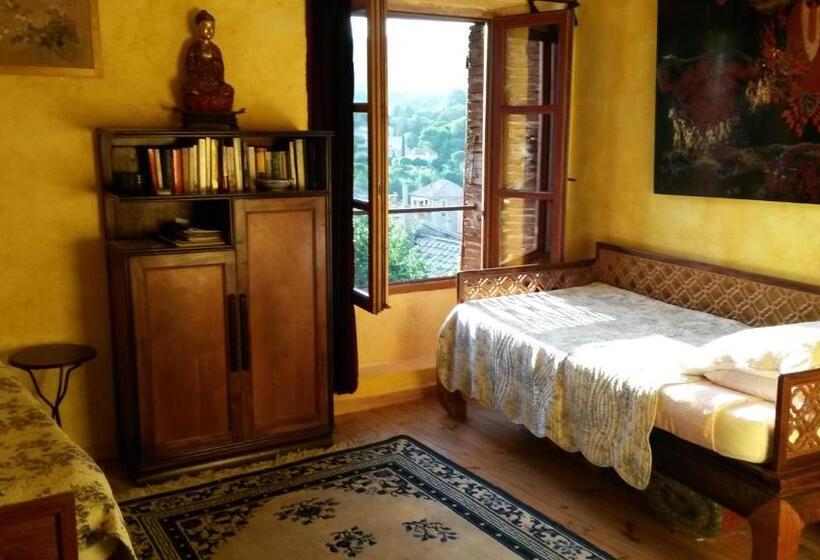 Номер Стандарт Вид на Сад, Chambre D Hote Le Theron