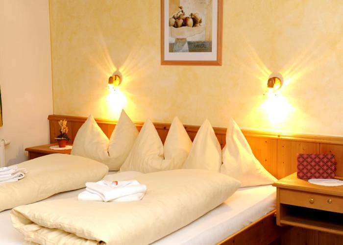 חדר משפחתי, Pension Unterhof