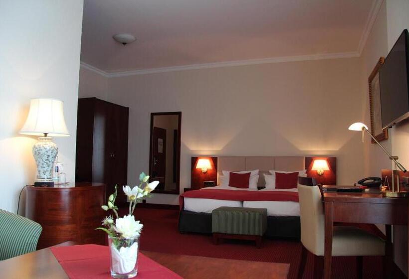 주니어 스위트, Amaris