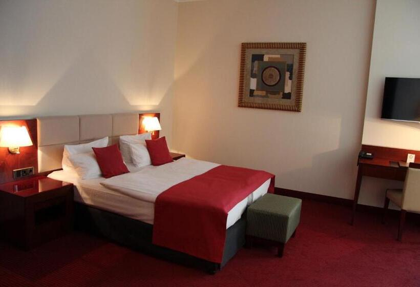 주니어 스위트, Amaris