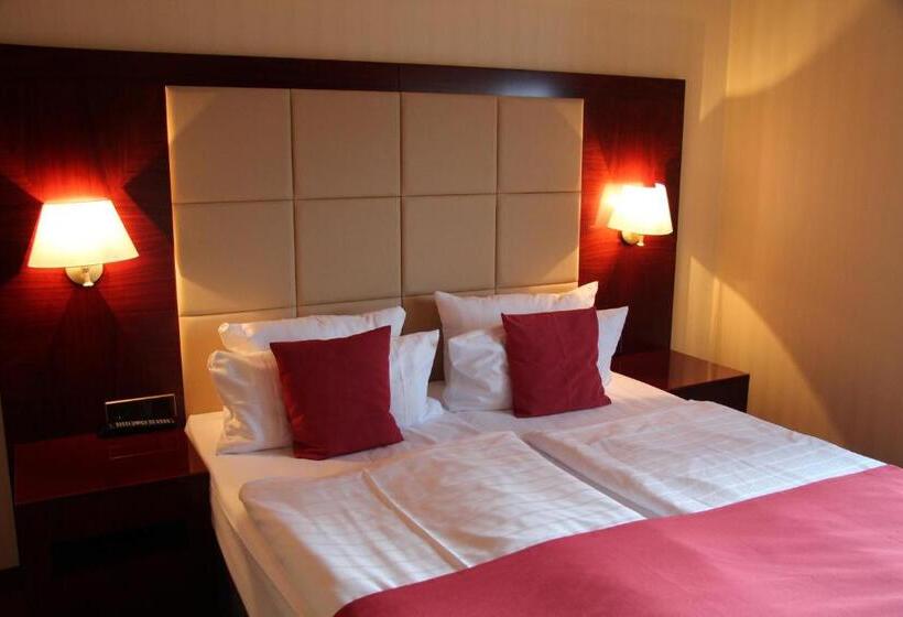 수피리어 주니어 스위트, Amaris