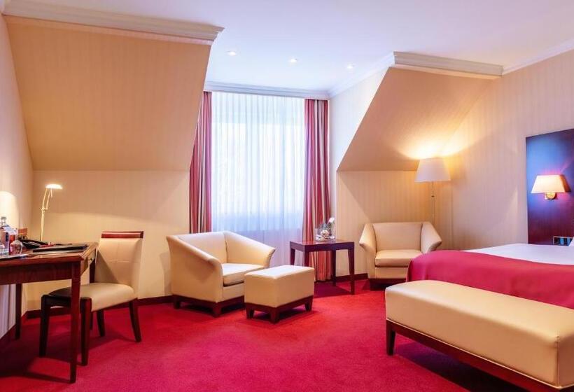 수피리어 주니어 스위트, Amaris