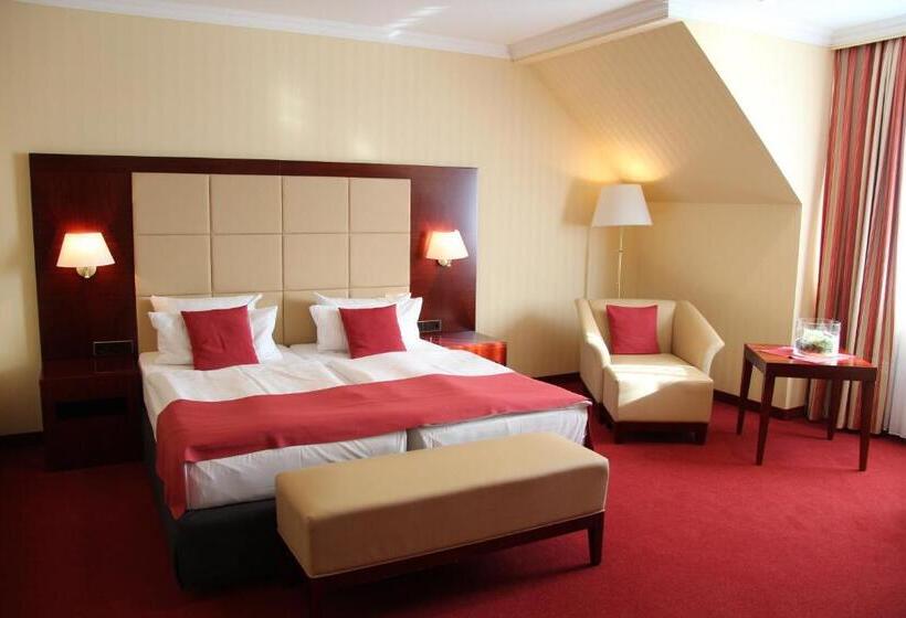 패밀리 스위트, Amaris