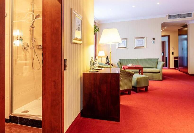 패밀리 스위트, Amaris