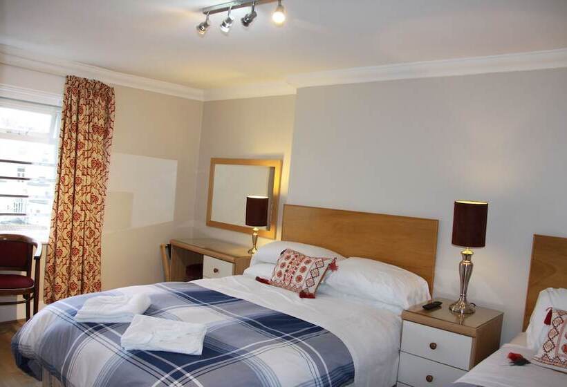 غرفة قياسية ثلاثية, Ambassador