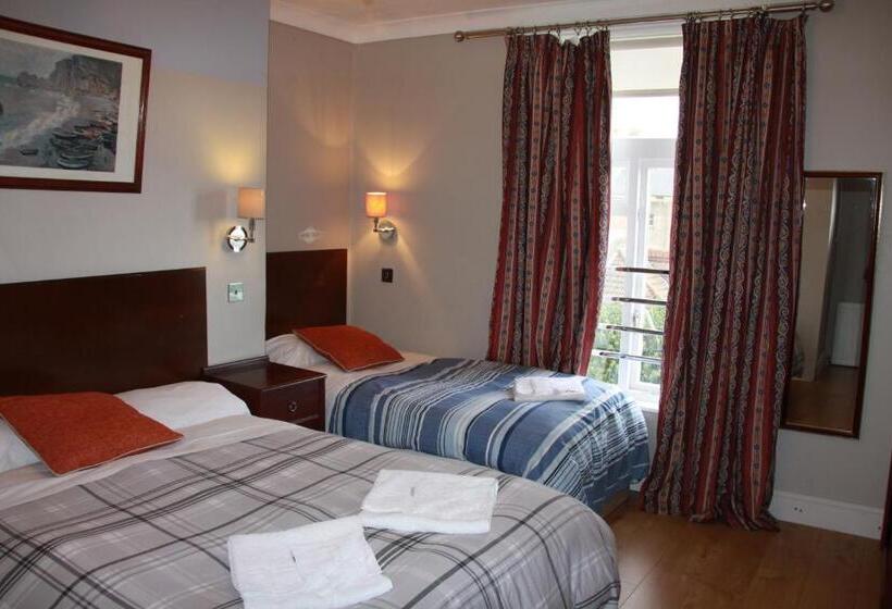 غرفة قياسية ثلاثية, Ambassador