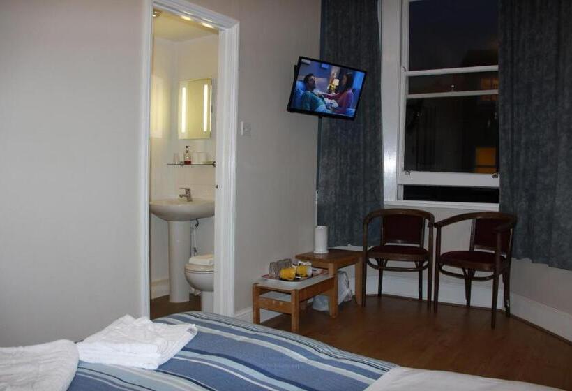 غرفة قياسية ثلاثية, Ambassador