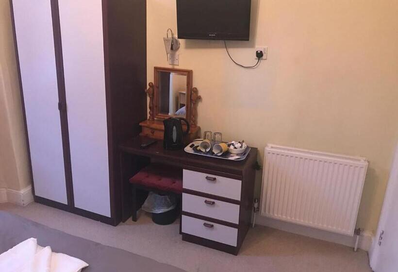 غرفة قياسية رباعية, Ambassador