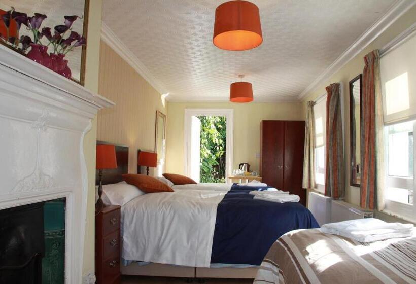 غرفة قياسية رباعية, Ambassador