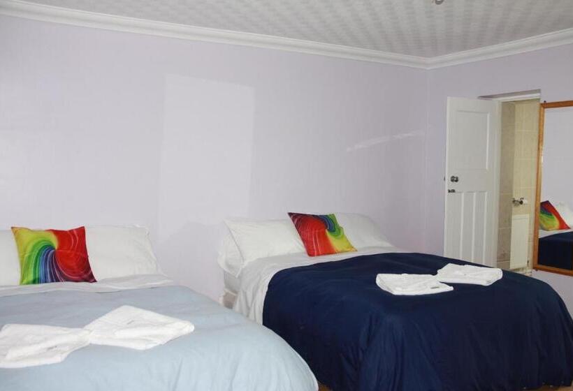 غرفة قياسية رباعية, Ambassador