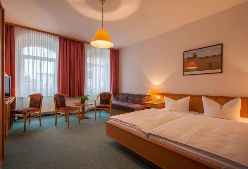 컴포트 트리플 룸, Arcus