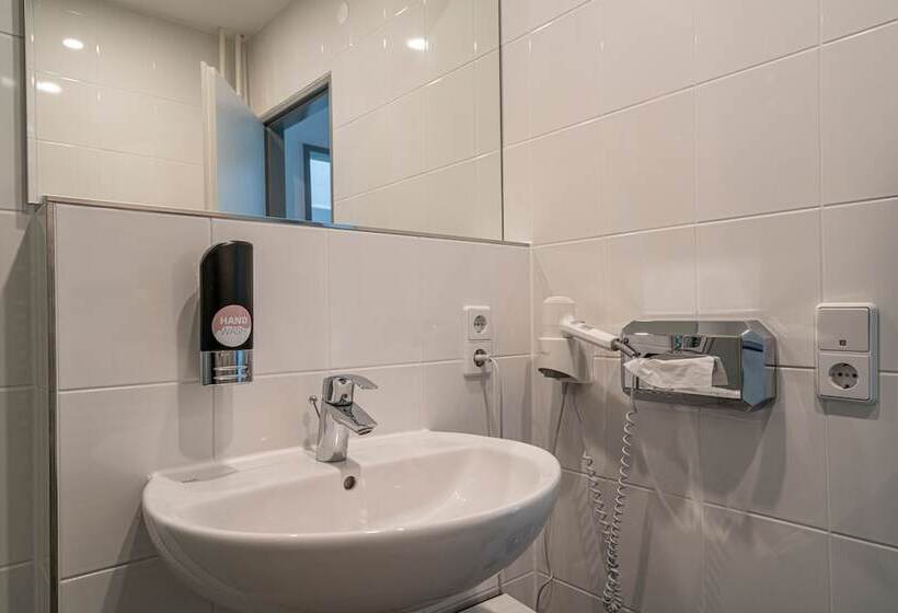 اتاق استاندارد, Big Mama Berlin