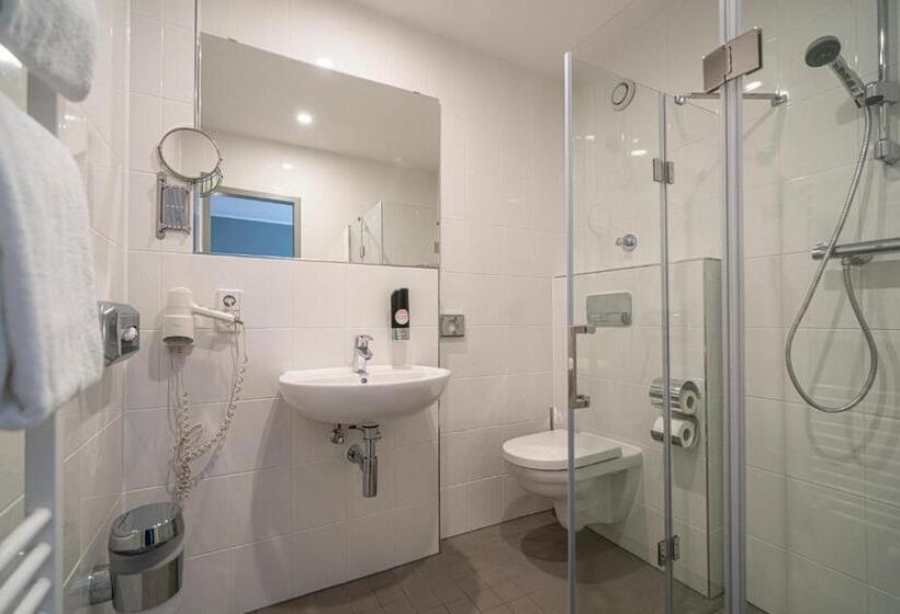 اتاق استاندارد, Big Mama Berlin