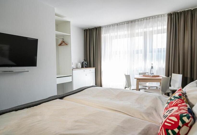 اتاق خانوادگی, Big Mama Berlin