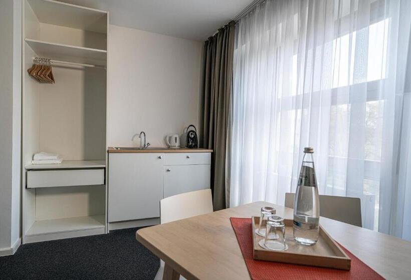 اتاق خانوادگی, Big Mama Berlin