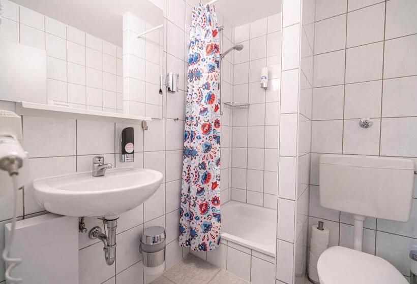 Bed in Shared Room with Shared Bathroom, Big Mama Berlin