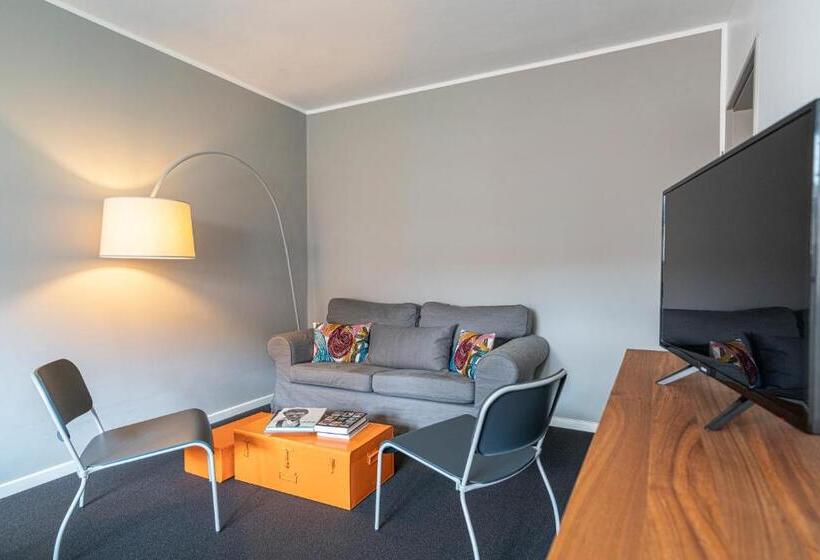 اتاق استاندارد, Big Mama Berlin