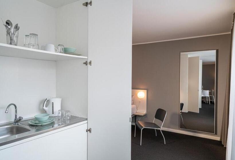 اتاق استاندارد, Big Mama Berlin