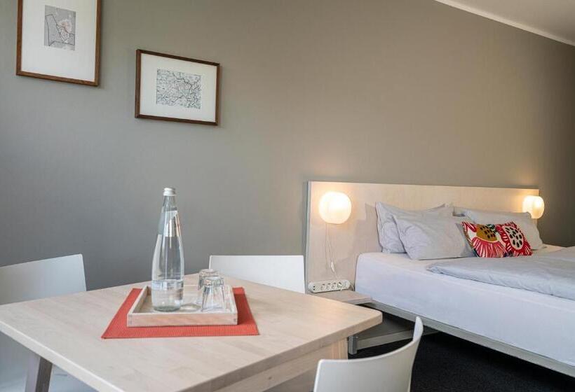 اتاق خانوادگی, Big Mama Berlin