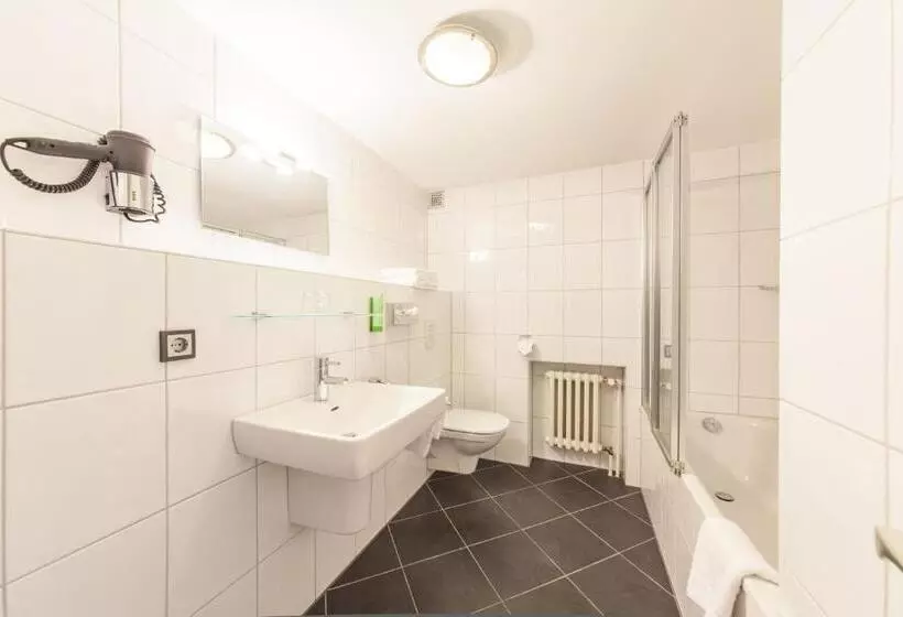 Standard Kolmen Hengen Huone, Drei Kronen Elmshorn