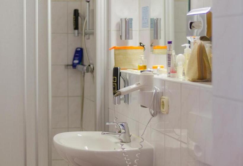 غرفة قياسية مزوَّدة بشُرفة, Haffidyll Garni