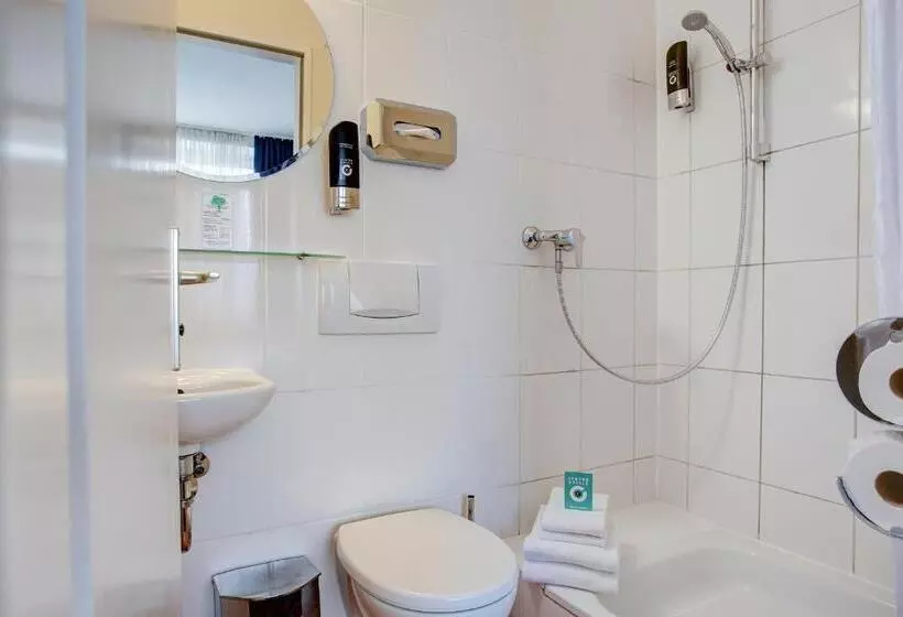 Standard Yhden Hengen Huone, Keese