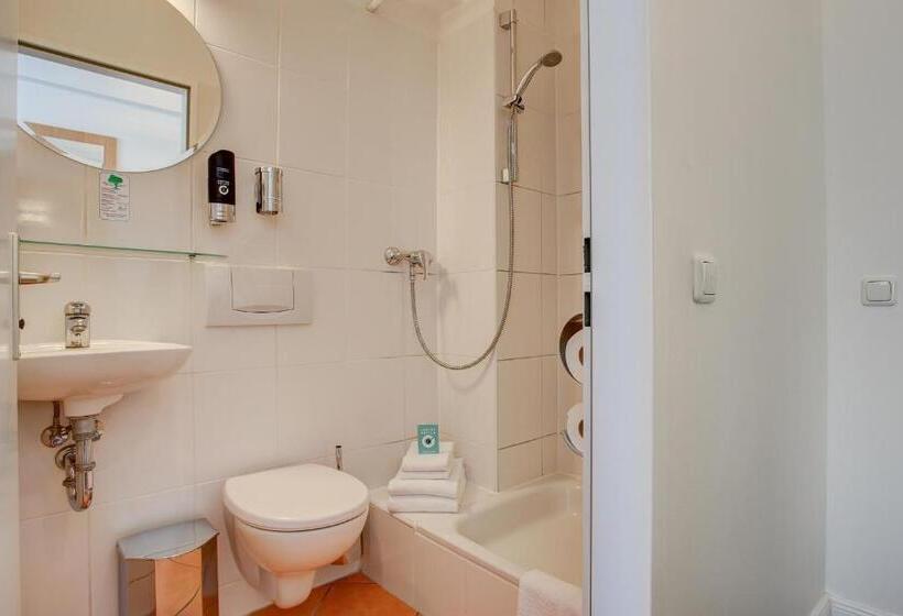 标准单人间, Keese