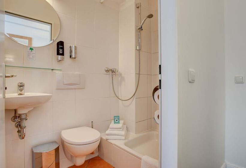 标准单人间, Keese