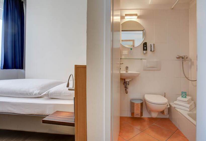 标准单人间, Keese