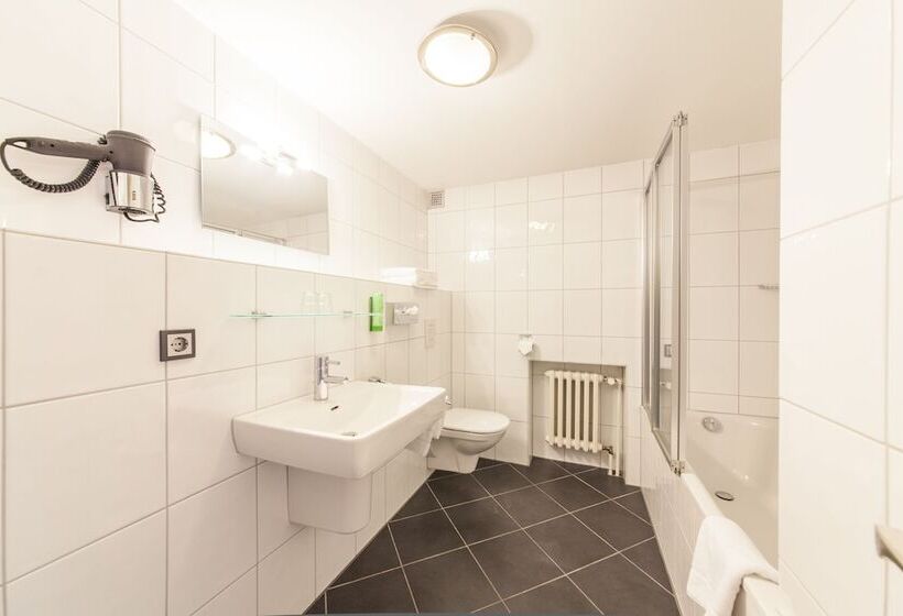 غرفة قياسية ثلاثية, Drei Kronen Elmshorn