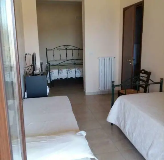 اتاق استاندارد چهار تخته, La Mortella Agriturismo