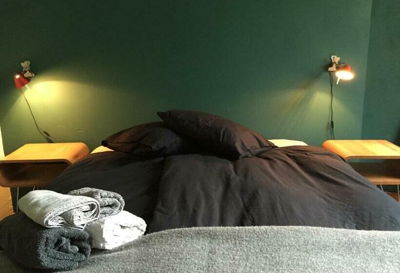 Люкс Вид на Сад, La Manufacture Royale