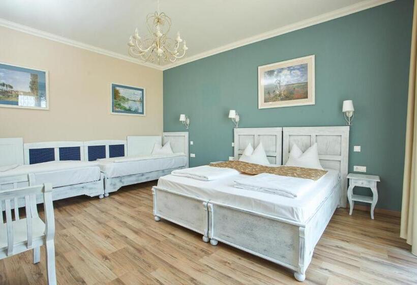 חדר משפחתי, Takler Kúria