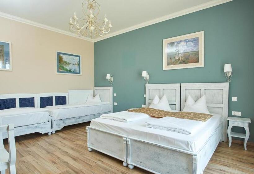 חדר משפחתי, Takler Kúria