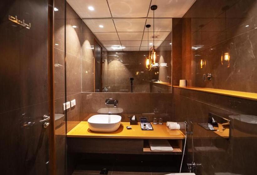 带大床的标准间, Palasa