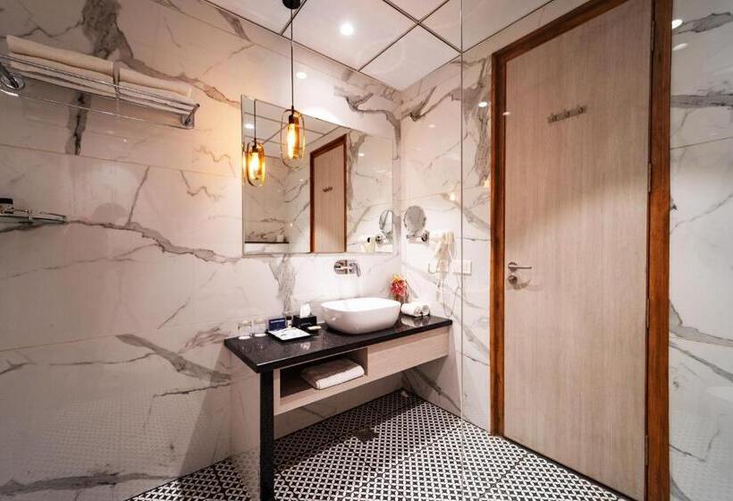 豪华套房, Palasa