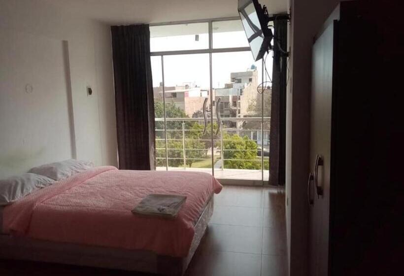 غرفة قياسية مزوَّدة بشُرفة, Royal Olympic