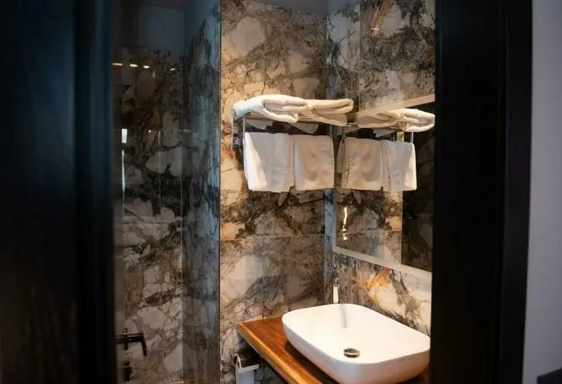 バルコニー付きスタンダードルーム, Toka Hotel Restaurant