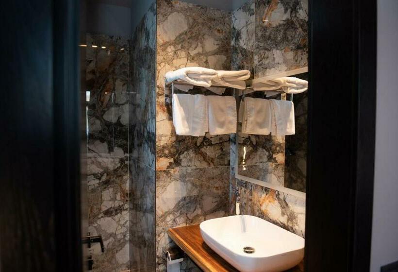 סוויטה משפחתית, Toka Hotel Restaurant