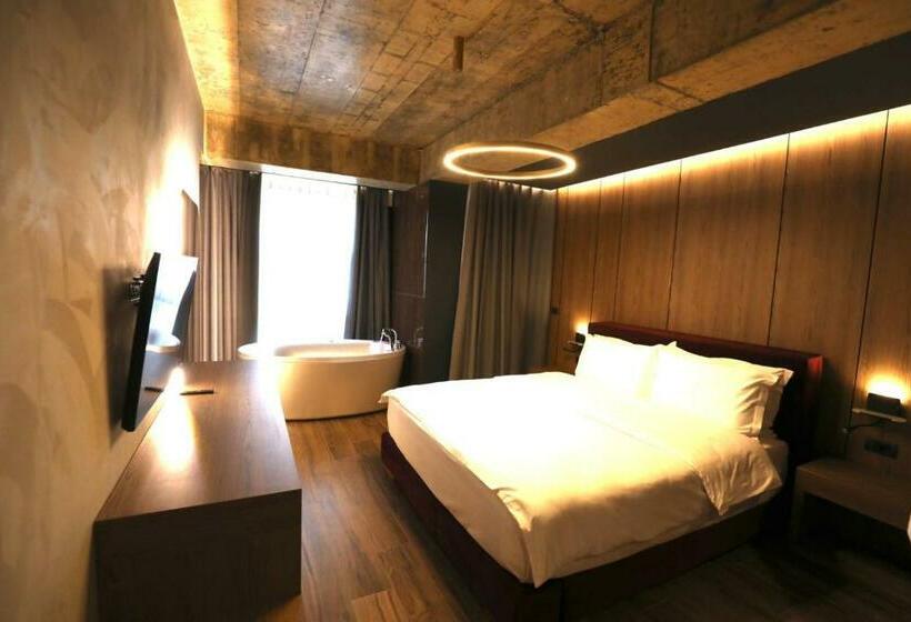 חדר דלוקס עם מרפסת, Toka Hotel Restaurant